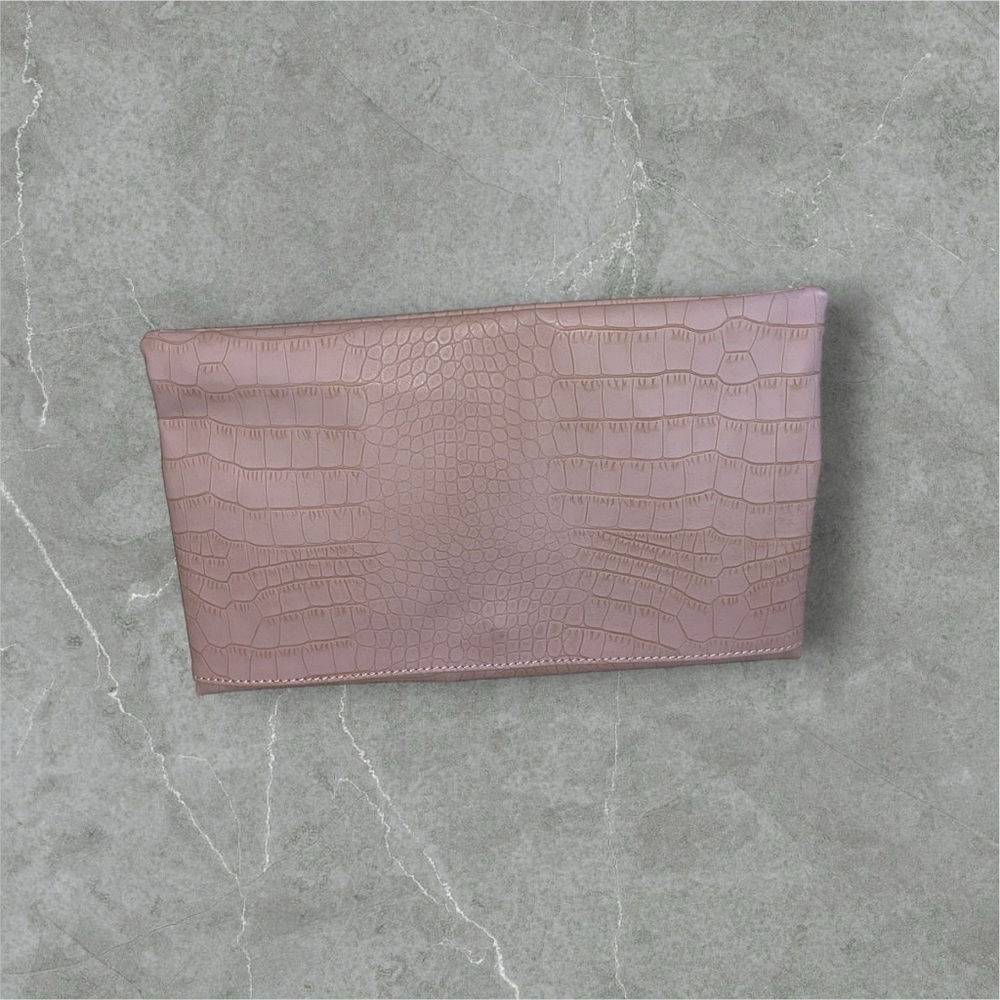 NWT Guess Arlington Clutch Envelope ~ inside zipper pocket ~ phone pocket - Picture 4 of 5